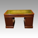 Victorian mahogany pedestal desk - Image 3
