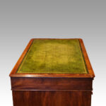 Victorian mahogany pedestal desk - Image 2
