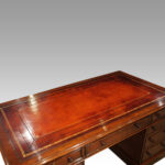 Victorian mahogany pedestal desk 150cms - Image 6