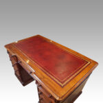 Victorian mahogany pedestal desk - Image 2