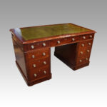 Victorian mahogany pedestal desk - Image 3