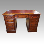 Victorian mahogany pedestal desk - Image 6
