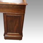 Victorian mahogany pedestal desk - Image 10