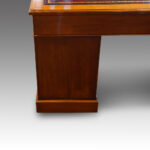 Victorian mahogany pedestal desk - Image 4