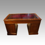 Victorian mahogany pedestal desk - Image 4