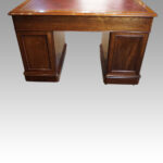 Victorian mahogany pedestal desk - Image 12
