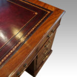 Victorian mahogany pedestal desk - Image 3