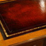 Victorian mahogany pedestal desk - Image 3