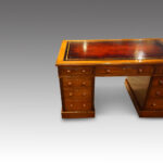 Victorian mahogany pedestal desk - Image 2