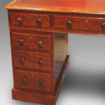 Victorian mahogany pedestal desk 109cms wide - Image 3