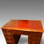 Victorian mahogany pedestal desk 109cms wide - Image 9