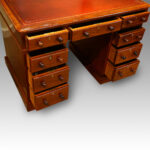 Victorian mahogany pedestal desk 109cms wide - Image 5