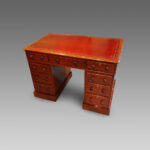 Victorian mahogany pedestal desk 109cms wide - Image 4