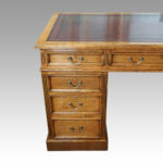 Victorian oak pedestal desk - Image 5