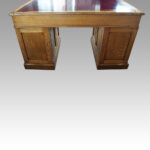 Victorian oak pedestal desk - Image 4