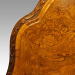 Victorian shaped walnut loo table - Image 3
