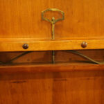 Victorian shaped walnut loo table - Image 9