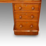 Victorian walnut pedestal desk 123cms - Image 6