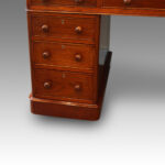 Victorian walnut pedestal desk 123cms - Image 8