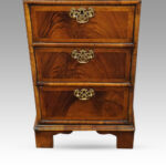 Georgian style walnut pedestal desk - Image 5