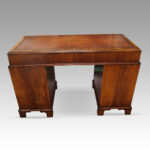 Georgian style walnut pedestal desk - Image 4