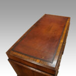 Georgian style walnut pedestal desk - Image 2