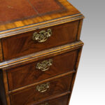 Georgian style walnut pedestal desk - Image 3