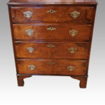 Walnut Queen Anne style small chest - Image 5