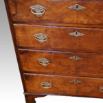 Walnut Queen Anne style small chest - Image 4