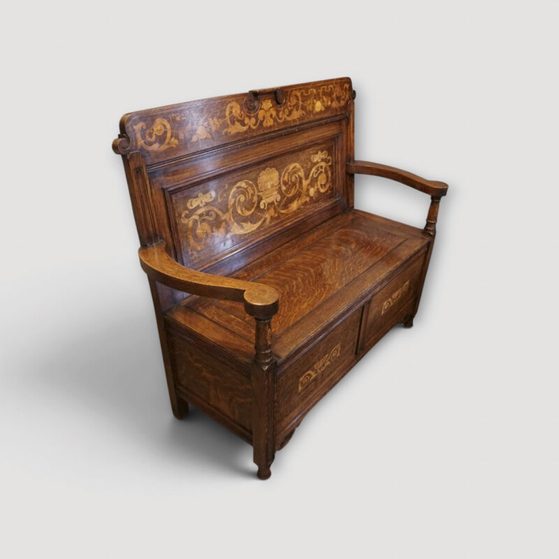 Early 20th‑century Art Nouveau oak settle