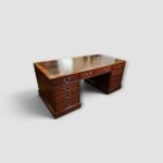 Victorian Mahogany Partners Desk in Georgian Style with Wide Kneehole - Image 3