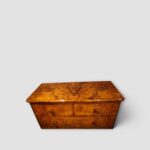 English Victorian chest of drawers with mahogany drawer linings